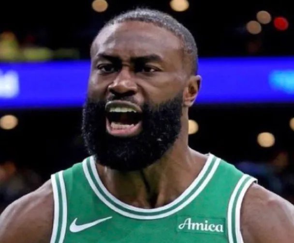 在线炸金花-最佳一阵！布朗近10战场均32.2分6.5板5.5助，命中率46.1%